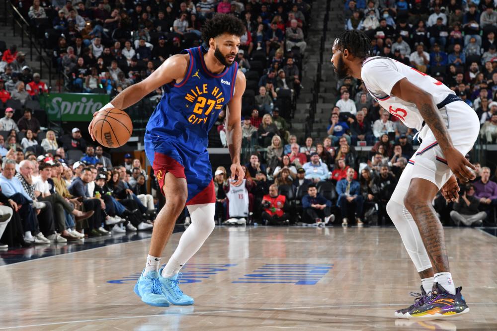 友短暂交谈 友短暂交谈