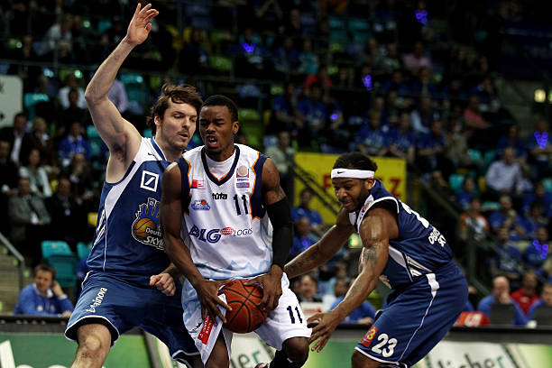 对实力稍占 对实力稍占